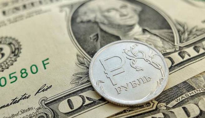 Рассмотрены факторы, способные повлиять на курс рубля в ближайшее время